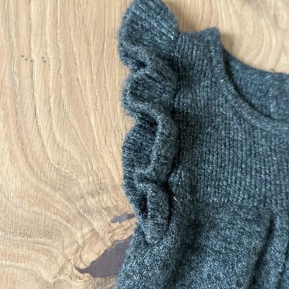 Gap baby ruffle one piece gray 6/12m